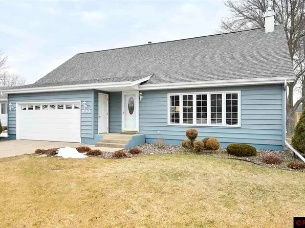 900 9th St NW, Waseca, MN 56093