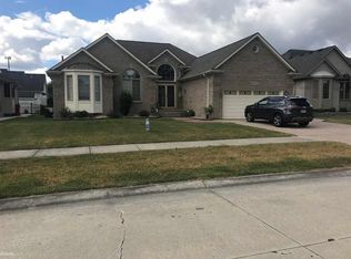 19766 Comanche Dr, Macomb, MI 48042
