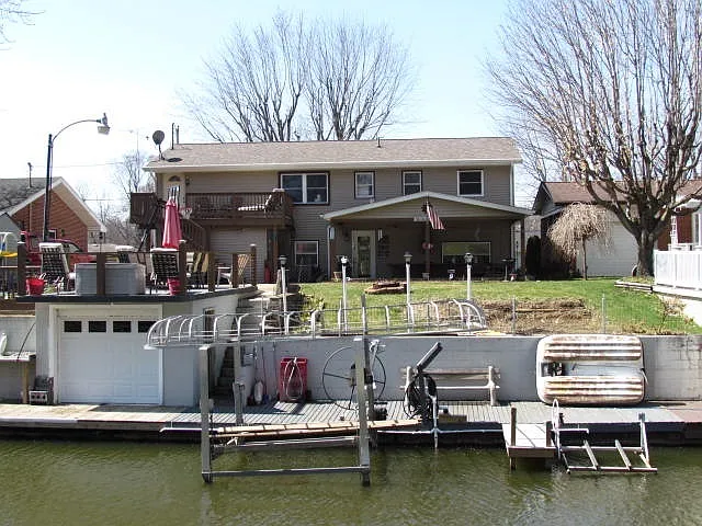 10517 N Earl Ave photo 1
