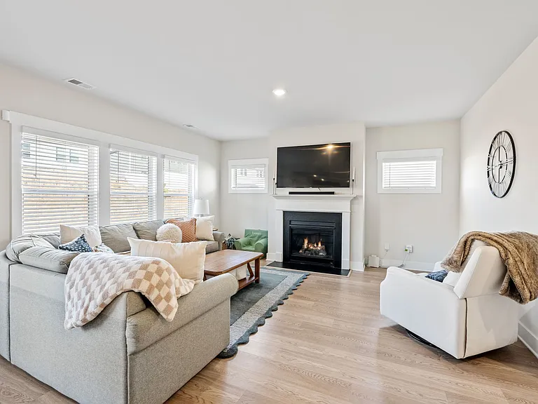 505 Silverado Ave — Photo 3
