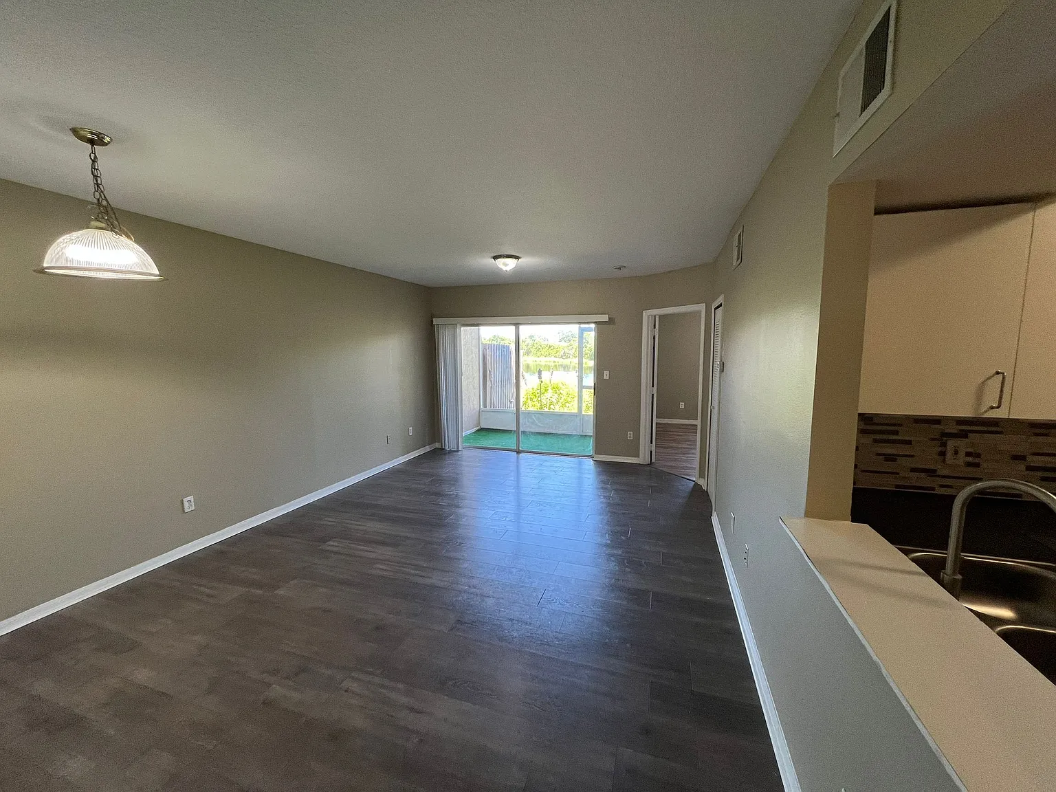 516 Villa Del Sol Cir — Photo 4