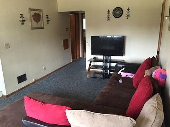 (Sample apartment in building)