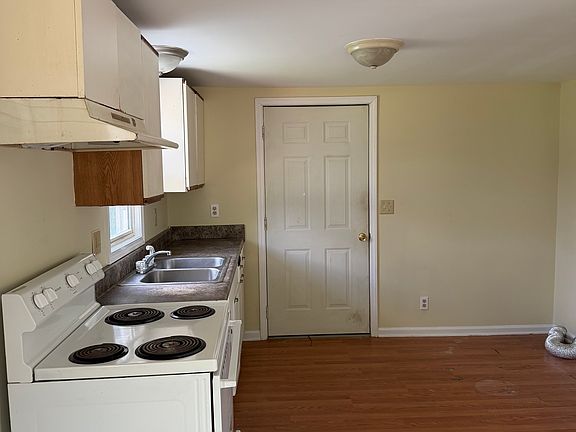 3rd image of 200 Summit St