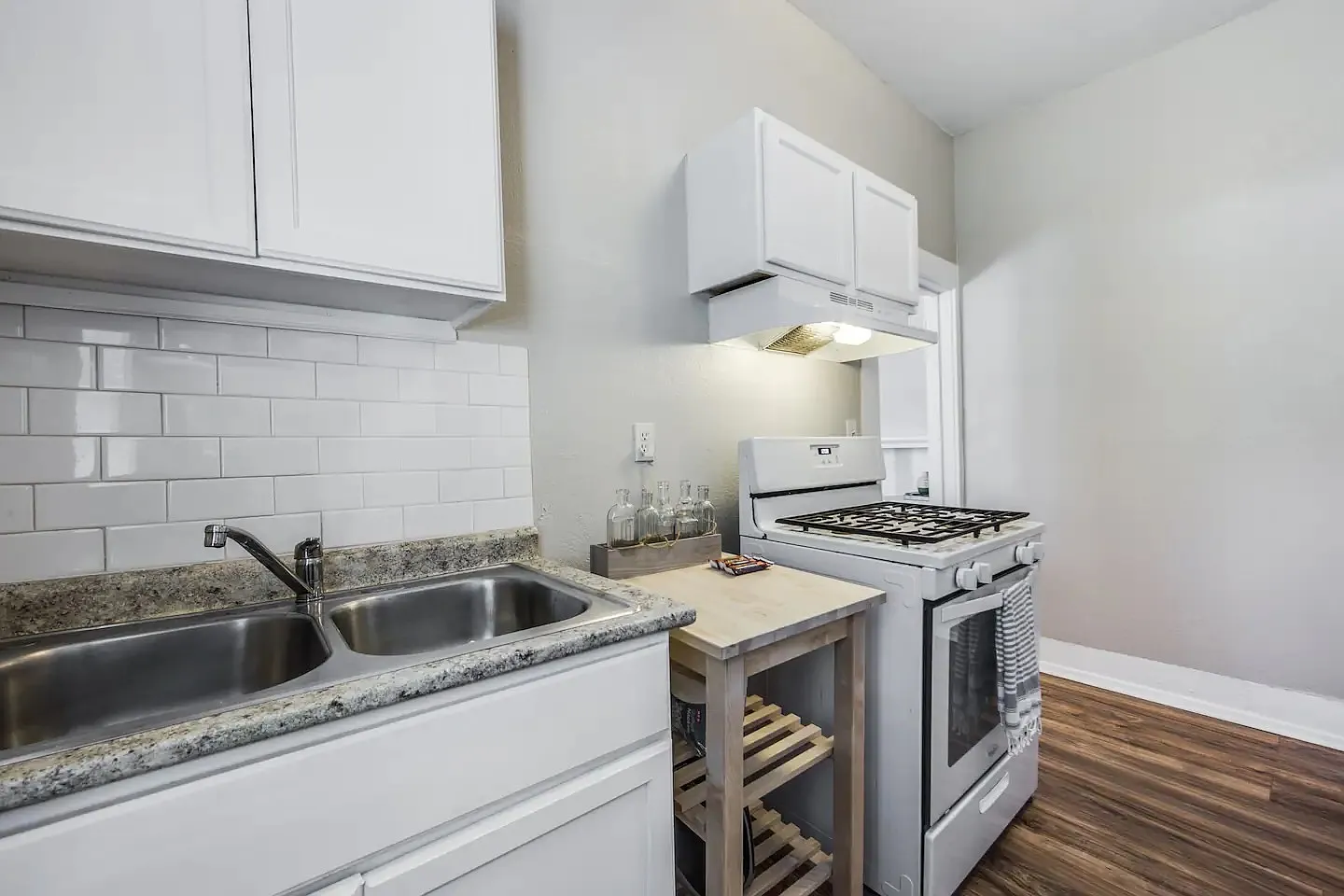 1 bed, 725 sqft, $1,000 — Photo 2
