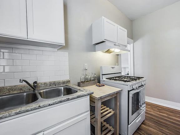 2nd image of 215 Blanco Rd APT 4