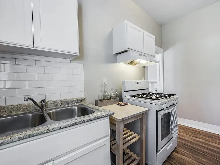 215 Blanco Rd #4 — Photo 2