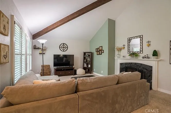 160 Oxford Ln — Photo 9