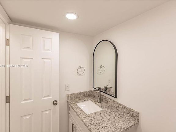 5th image of 4939 N Harbor Isles Dr