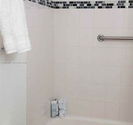 5th image of 2228 Polk St APT 3
