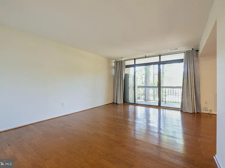 1643 Parkcrest Cir — Photo 8
