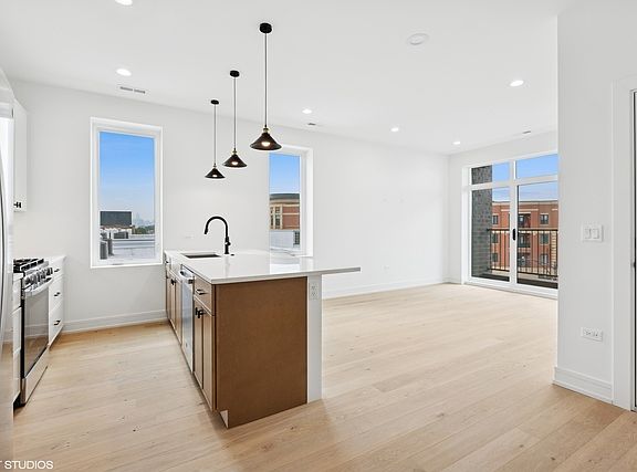 3rd image of 3219 N Elston Ave #2
