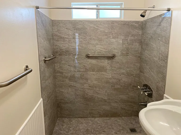 451 N Martin St — Photo 8
