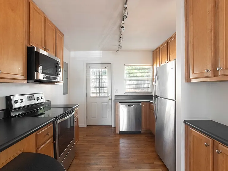 1514 Stone Gate Ln SE — Photo 4