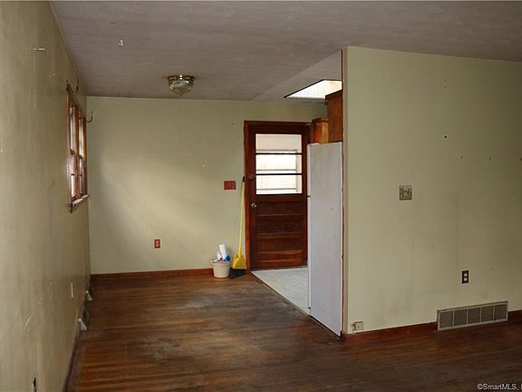 4th image of 231 Bozrah St