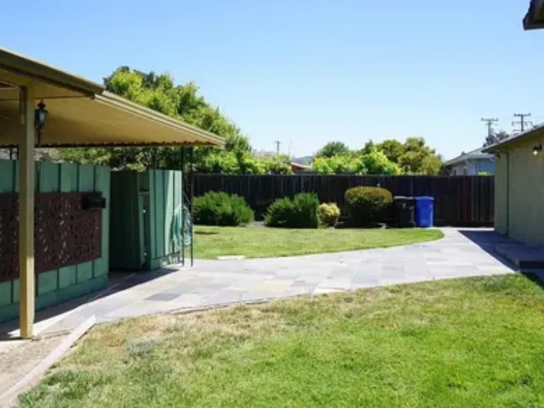 3029 Greenwood Dr — Photo 4