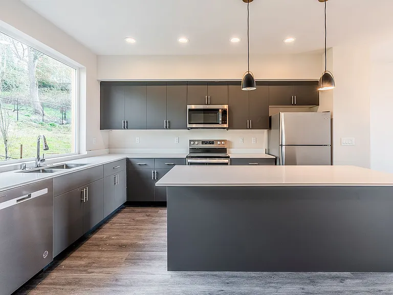 Skyridge Townhouses — Photo 6