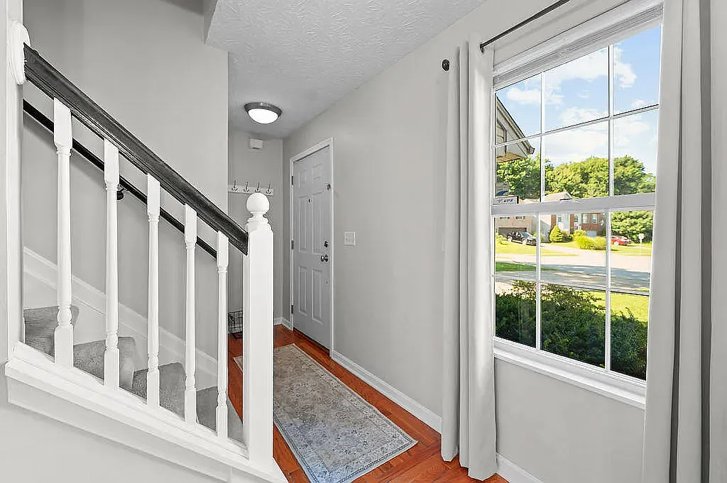 3 bed, 2.5 bath, 1460 sqft, $2,450 — Photo 3
