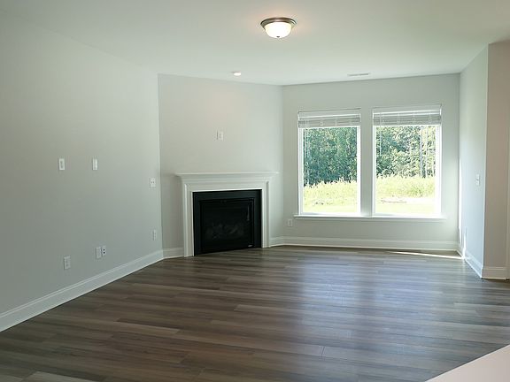 3rd image of 117 Deardom Way
