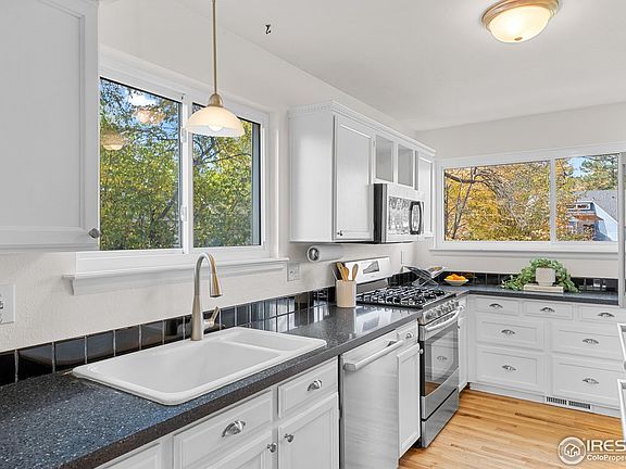 3rd image of 196 Lincoln Cir