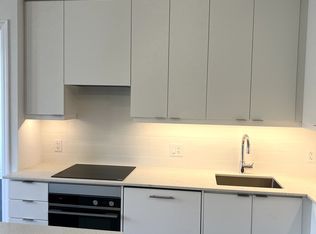 30 Elm Dr W #1711, Mississauga, ON L5A 4C3