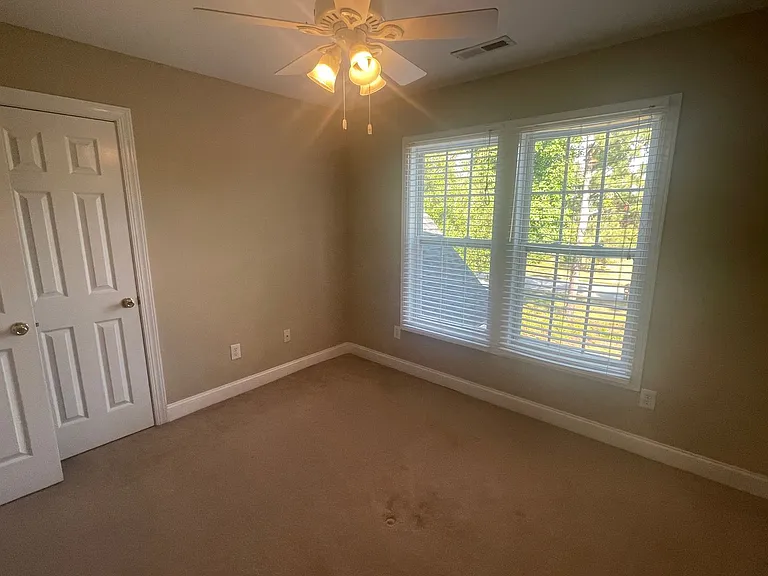 106 Ravenswood Rd — Photo 13