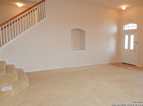 4th image of 4907 Augusta Sq