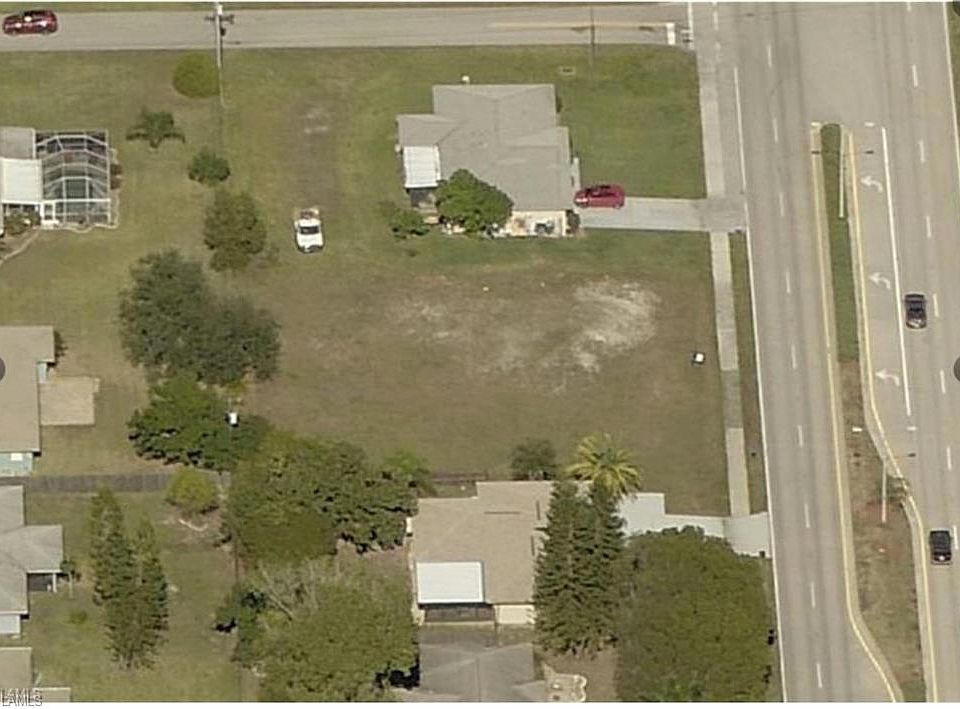 2nd image of 1908 Country Club Blvd