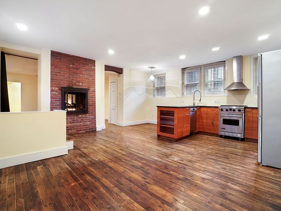 1st image of 325 Marlborough St #1