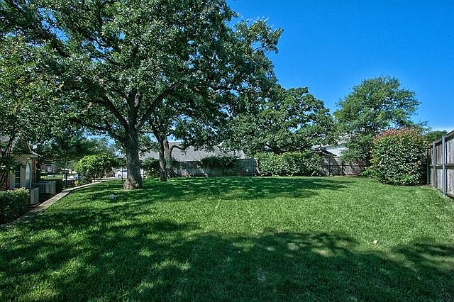1st image of 702 Essex Ct