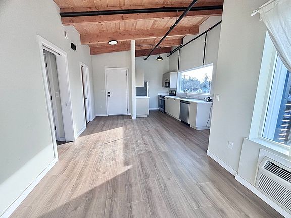 5th image of 1460 SE 51st Ave #5