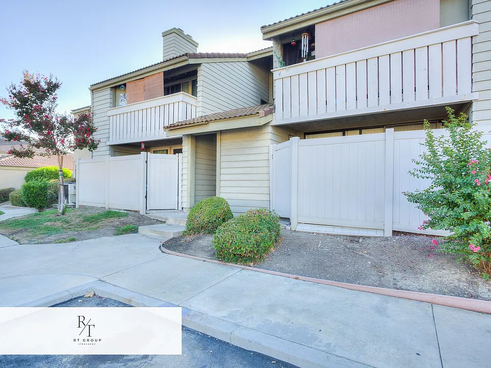 3 Carriage Way