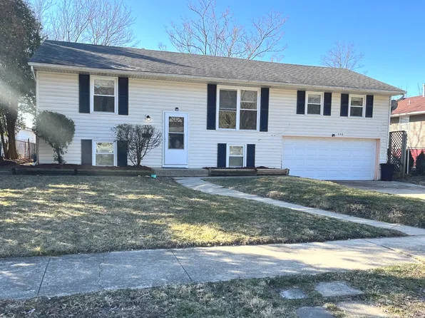 330 E Maple Dr, Lansing, IL 60425