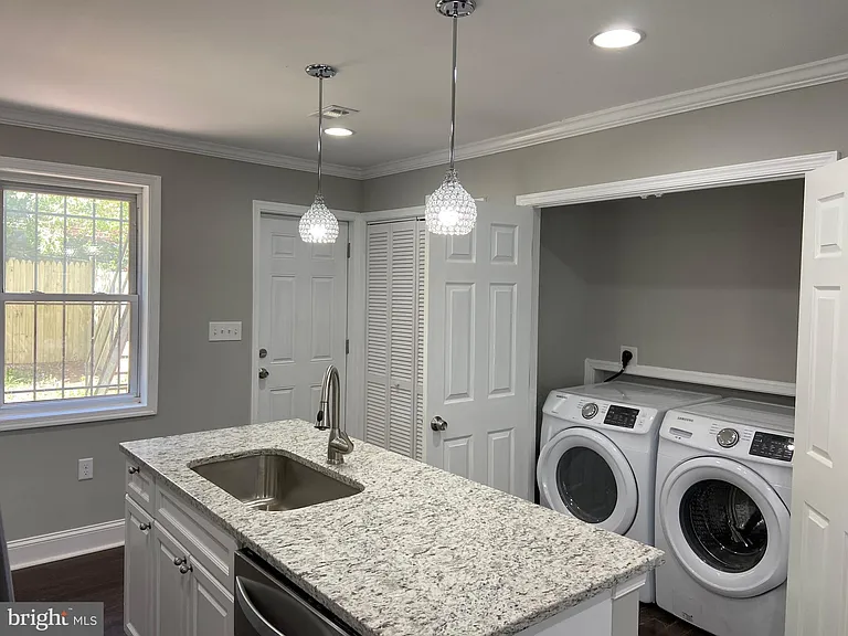 223 51st St SE — Photo 3