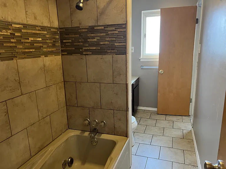 736 Forest St — Photo 3