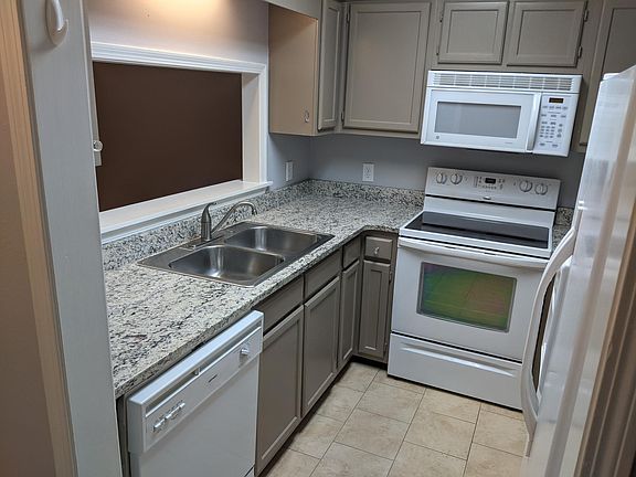 2nd image of 1317 Foxborough Dr