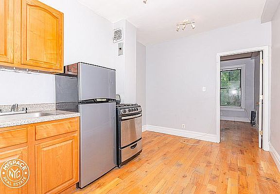 2nd image of 707 Sterling Pl #8H