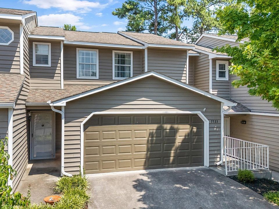 1st image of 7723 Village Dr
