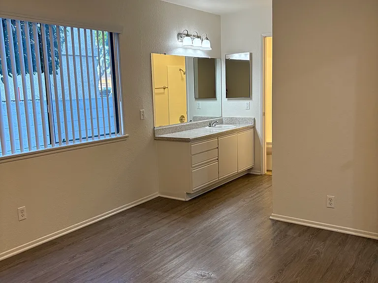 1321 Peckham St #8 — Photo 18