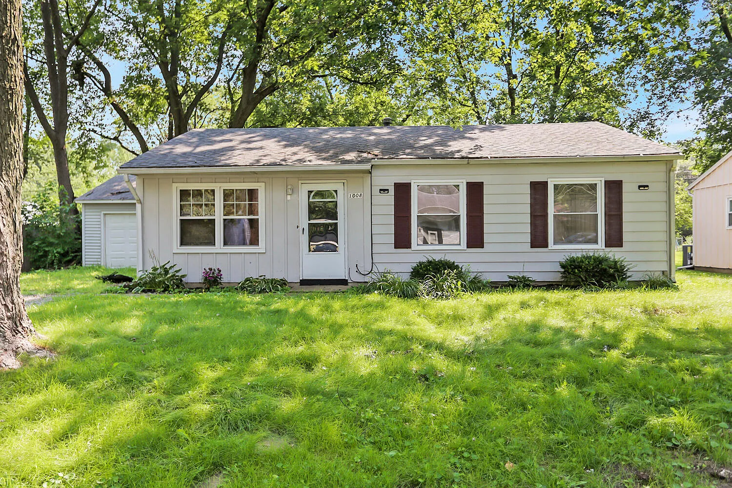 1008 Westfield Dr photo 1