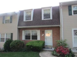 169 Fox Run Dr, York, PA 17403