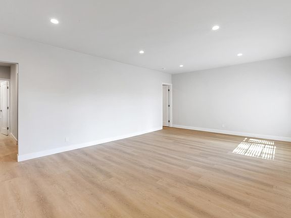 5th image of 4539 W 2nd St