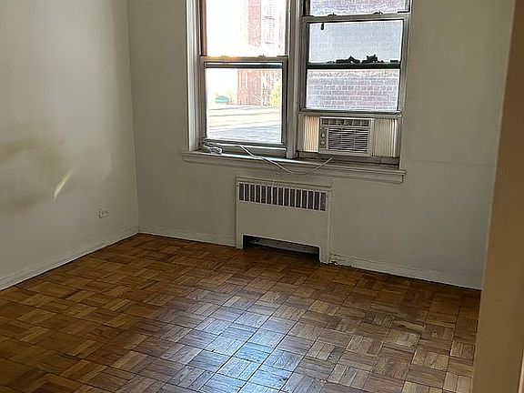 3rd image of 2711 Henry Hudson Pkwy W APT 2E
