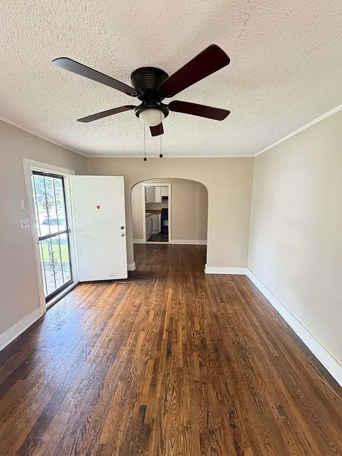 2 bed, 1.0 bath, $950 — Photo 4