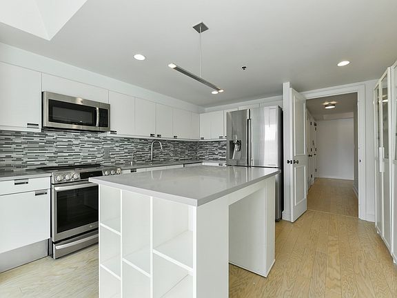 4th image of 220 Boylston St APT 8010