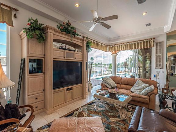 3rd image of 468 Balsam Ct