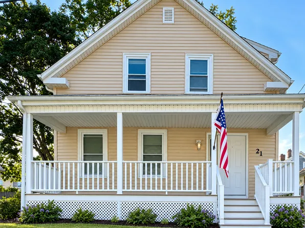 21 Cooke St, Bristol, RI 02809