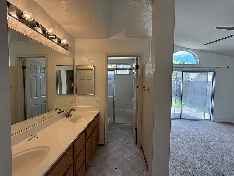 6415 Shasta Creek Way — Photo 13