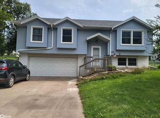405 Thunderbird Dr, Marshalltown, IA 50158