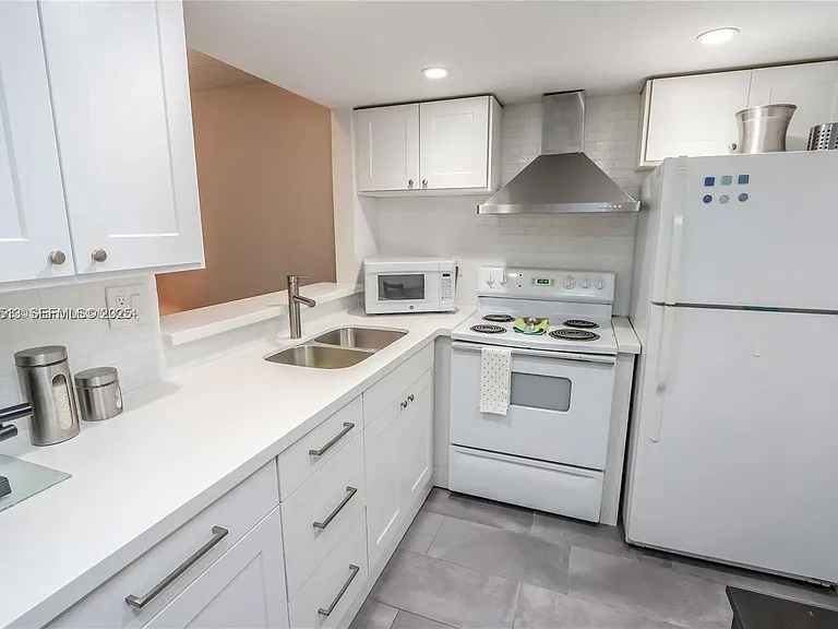 9150 Lime Bay Blvd #212 — Photo 11