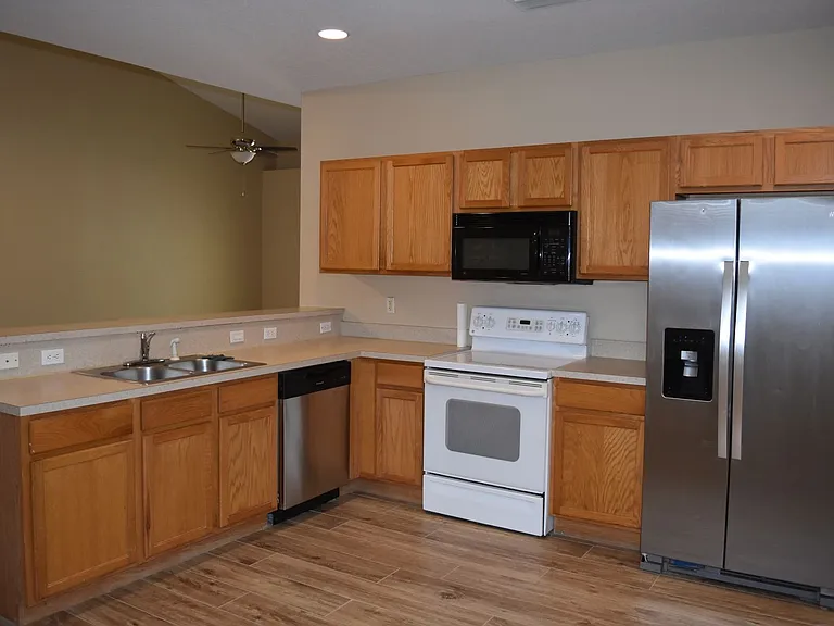 1040 Venetian Dr #203 — Photo 22